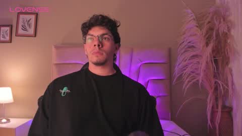 Snapshot of axel_creed chatting on February 28, 2026, 4:24 am Yooung King online show from February 28, 2026, 4:24 am