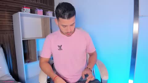 axel_grey_ online show from September 24, 2025, 12:08 pm