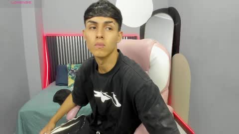 Snapshot of axel_mendoza_ chatting on June 3, 2026, 9:09 pm A X E L online show from June 3, 2026, 9:09 pm