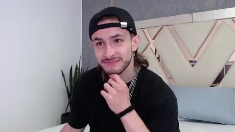Axel  online show from June 2, 2026, 1:02 pm