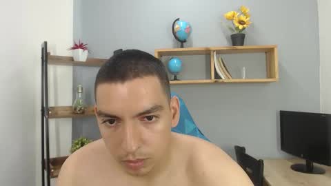 axel_stones_ online show from October 22, 2025, 2:39 pm