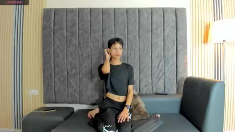 axel_two111 online show from September 14, 2025, 12:48 pm