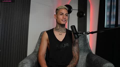 Snapshot of axel_villa chatting on December 13, 2024, 8:58 pm Agustin online show from December 13, 2024, 8:58 pm