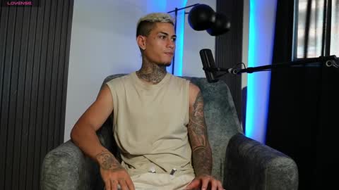 Snapshot of axel_villa chatting on December 18, 2024, 5:21 pm Agustin online show from December 18, 2024, 5:21 pm