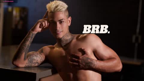 Snapshot of axel_villa chatting on December 24, 2024, 12:11 am Agustin online show from December 24, 2024, 12:11 am