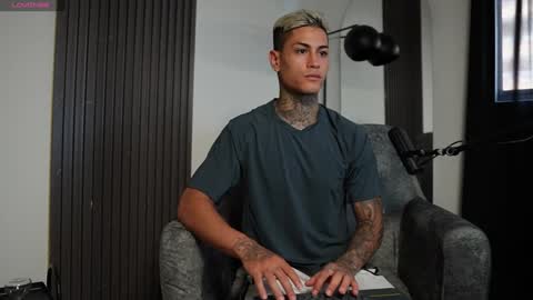 Snapshot of axel_villa chatting on December 30, 2024, 3:57 pm Agustin online show from December 30, 2024, 3:57 pm