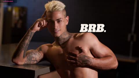 Snapshot of axel_villa chatting on January 24, 2025, 12:09 am Agustin online show from January 24, 2025, 12:09 am