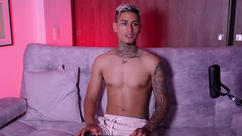 Snapshot of axel_villa chatting on January 28, 2025, 12:26 am Agustin online show from January 28, 2025, 12:26 am