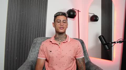 Snapshot of axel_villa chatting on February 10, 2025, 10:09 pm Agustin online show from February 10, 2025, 10:09 pm