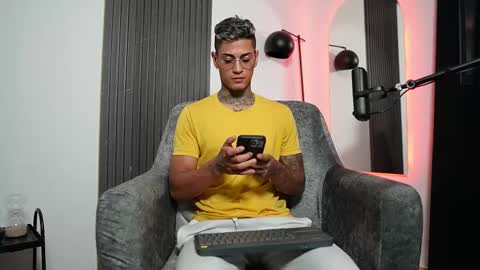 Snapshot of axel_villa chatting on February 12, 2025, 9:54 pm Agustin online show from February 12, 2025, 9:54 pm