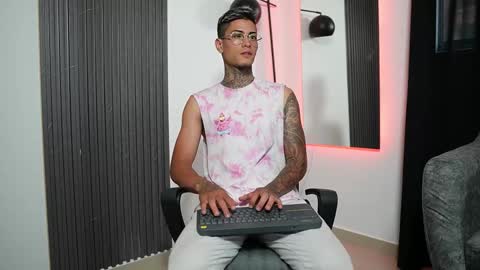 Snapshot of axel_villa chatting on February 25, 2025, 10:07 pm Agustin online show from February 25, 2025, 10:07 pm