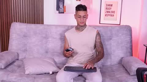 Snapshot of axel_villa chatting on March 3, 2025, 9:26 pm Agustin online show from March 3, 2025, 9:26 pm