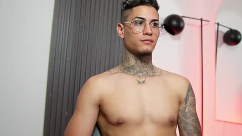 Snapshot of axel_villa chatting on March 7, 2025, 12:26 am Agustin online show from March 7, 2025, 12:26 am