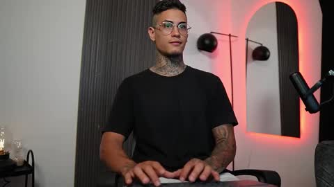 Snapshot of axel_villa chatting on March 12, 2025, 9:24 pm Agustin online show from March 12, 2025, 9:24 pm