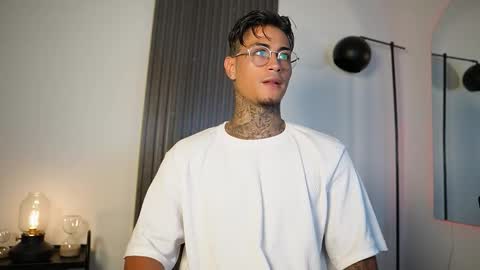 Snapshot of axel_villa chatting on September 11, 2025, 5:13 pm Agustin online show from September 11, 2025, 5:13 pm