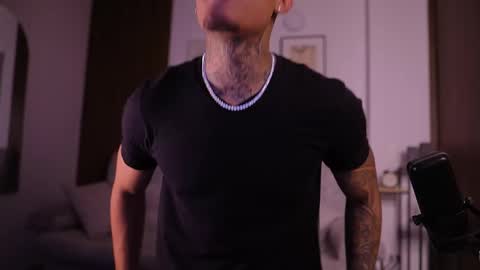 Snapshot of axel_villa chatting on September 19, 2025, 8:09 pm Agustin online show from September 19, 2025, 8:09 pm