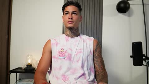 Snapshot of axel_villa chatting on October 8, 2025, 8:06 pm Agustin online show from October 8, 2025, 8:06 pm