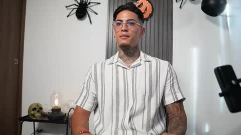 Snapshot of axel_villa chatting on October 31, 2025, 8:54 pm Agustin online show from October 31, 2025, 8:54 pm