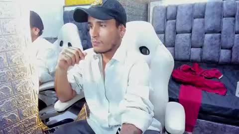 Axell Cross2 online show from February 8, 2025, 7:16 pm