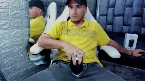 Axell Cross2 online show from February 25, 2025, 2:47 am