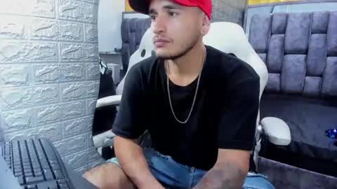 Axell Cross2 online show from February 26, 2025, 2:26 am