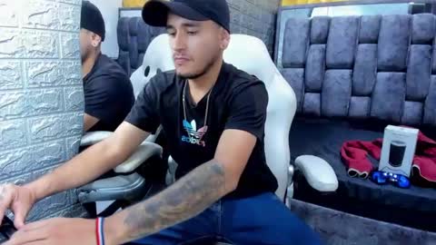 Axell Cross2 online show from February 26, 2025, 8:54 pm