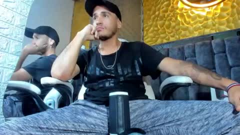 Axell Cross2 online show from March 2, 2025, 11:20 pm