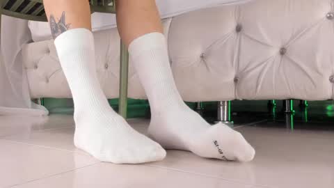 im your little femboy  ALEX   online show from April 18, 2026, 7:58 pm