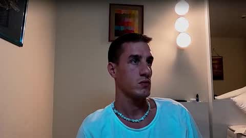 Axl online show from October 4, 2025, 4:49 pm