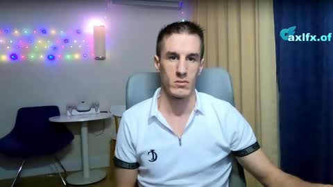 Axl online show from April 6, 2026, 6:53 pm