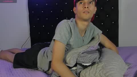 Snapshot of axxxel_twink chatting on February 19, 2026, 1:34 am Axxxel online show from February 19, 2026, 1:34 am