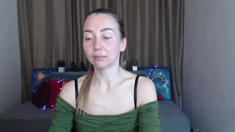 Jully online show from March 8, 2025, 5:01 pm