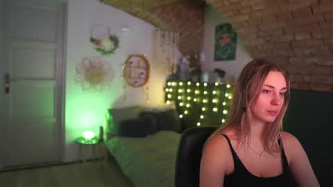 aya hitakayama  online show from January 29, 2025, 7:53 pm