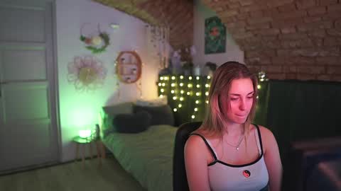 aya hitakayama  online show from February 5, 2025, 7:53 pm