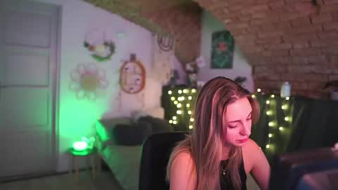 aya hitakayama  online show from February 18, 2025, 10:36 pm