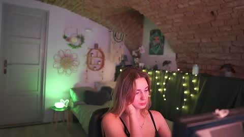 aya hitakayama  online show from February 24, 2025, 7:30 pm