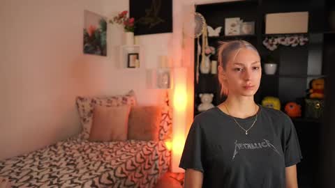 aya hitakayama  online show from September 9, 2025, 7:02 pm