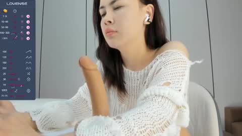 Aya online show from November 26, 2025, 2:40 pm