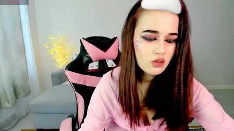 Ayama online show from February 22, 2026, 4:02 am