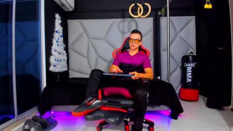 Ayden Miller online show from December 5, 2024, 3:06 pm