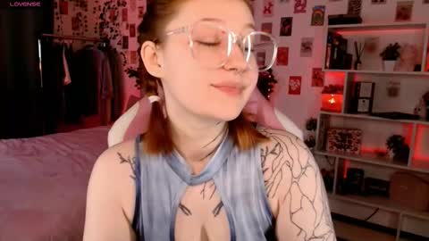 Snapshot of ayla_hill chatting on October 5, 2025, 3:16 am Ayla hill online show from October 5, 2025, 3:16 am