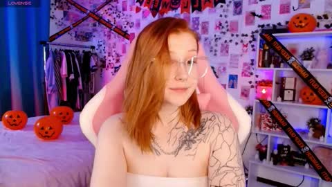 Snapshot of ayla_hill chatting on October 21, 2025, 12:17 pm Ayla hill online show from October 21, 2025, 12:17 pm