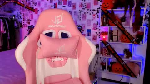 Snapshot of ayla_hill chatting on October 28, 2025, 4:49 am Ayla hill online show from October 28, 2025, 4:49 am