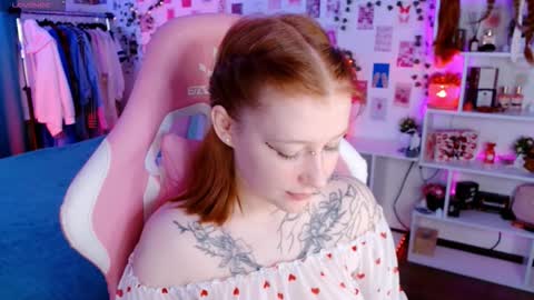 Snapshot of ayla_hill chatting on November 10, 2025, 3:27 am Ayla hill online show from November 10, 2025, 3:27 am