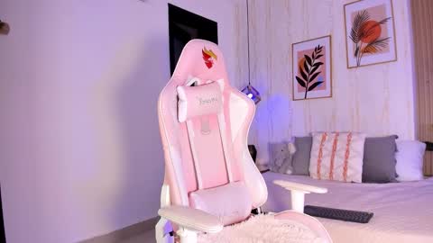 Ayleen online show from November 11, 2025, 12:27 pm