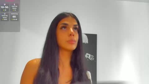 Snapshot of aylinhazell chatting on October 4, 2025, 9:29 am Aylinhazel online show from October 4, 2025, 9:29 am