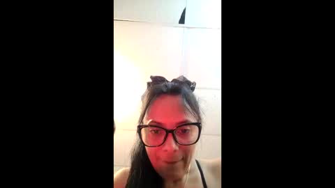 azura lion online show from April 16, 2026, 5:41 am