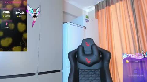 Snapshot of azure_moon chatting on March 5, 2025, 5:40 am azure_moon online show from March 5, 2025, 5:40 am