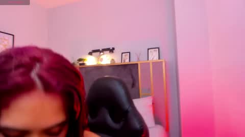 Azurra  online show from April 17, 2026, 10:35 pm