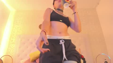 Anny online show from September 25, 2025, 1:04 pm